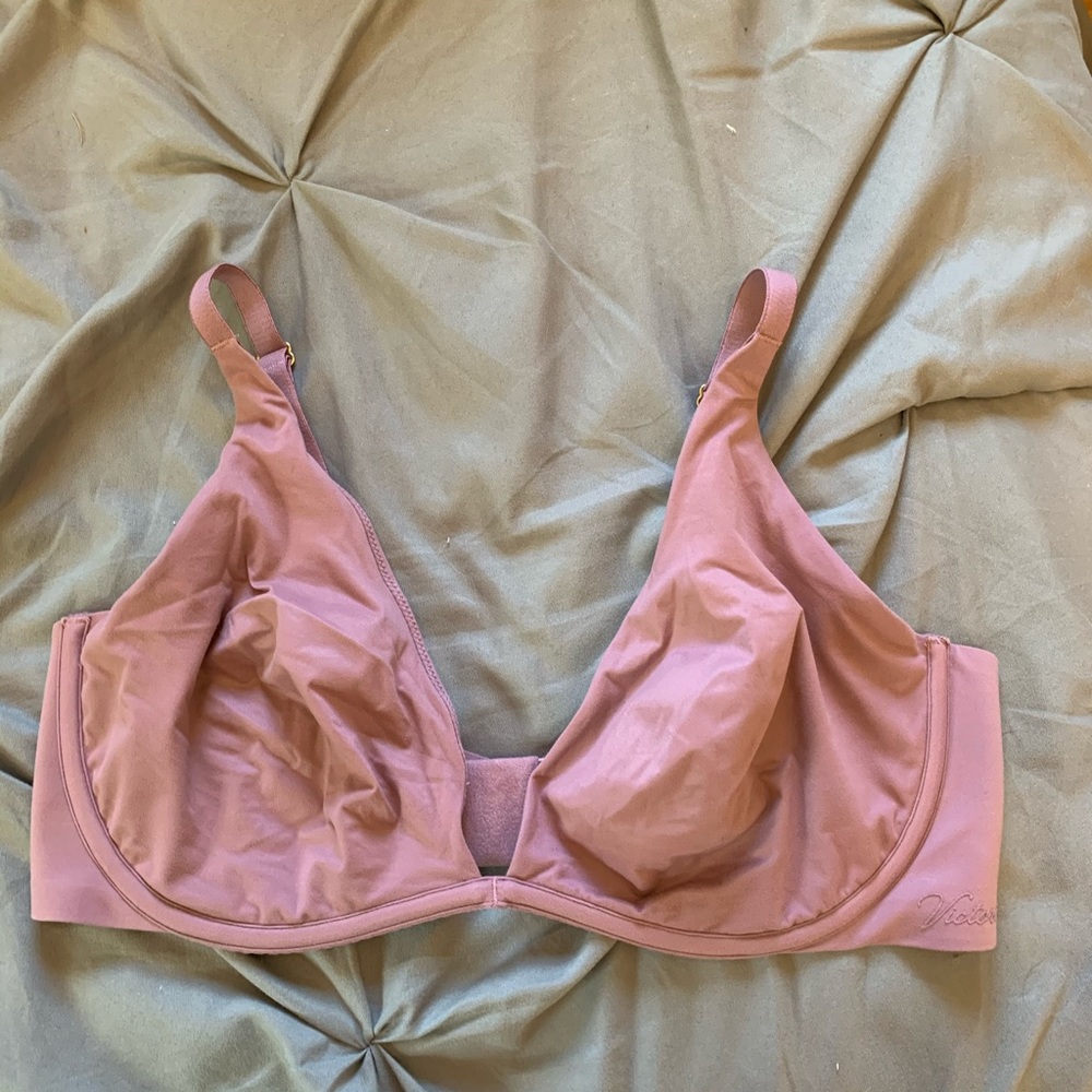 Victoria Secret Incredible Unlined Plunge Bra